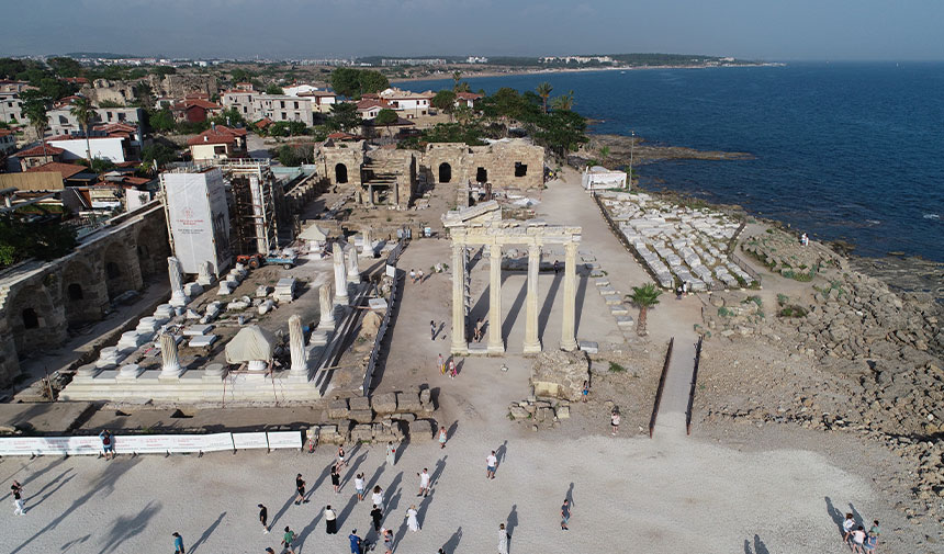 Tarih gün yüzüne çıkıyor: Side Antik Kenti'nde mozaik zemin keşfedildi 13