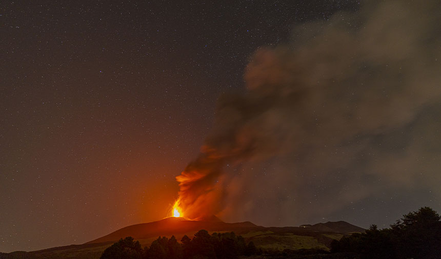 Etna Yanardağı'nda volkanik hareketlilik: Uçaklar için 'kırmızı alarm' verildi 6