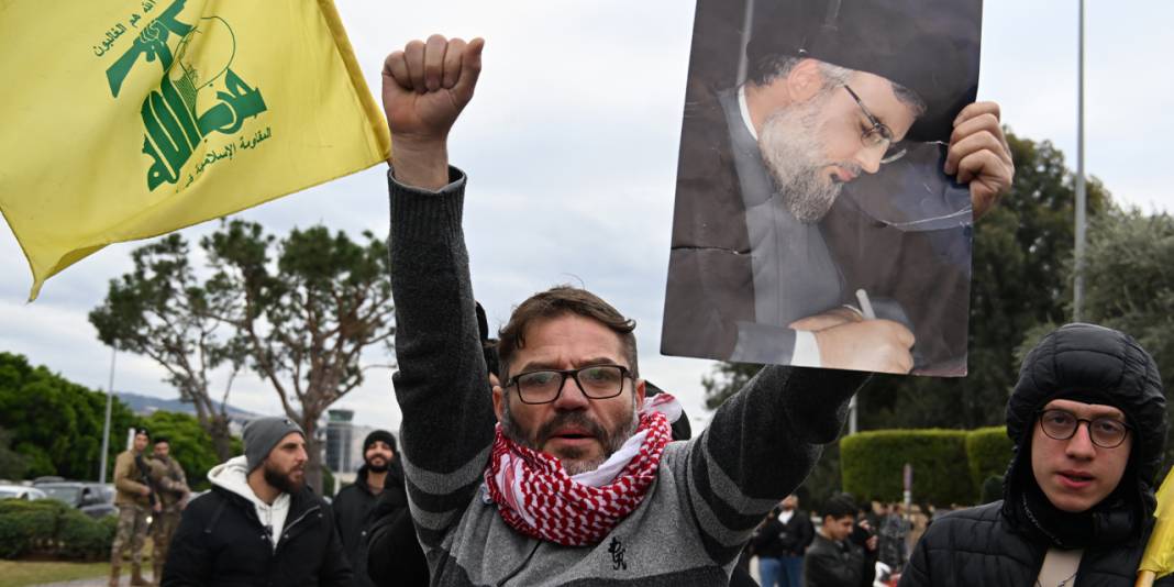 Lübnan'da Hizbullah destekçilerinden 'ABD' protestosu 1