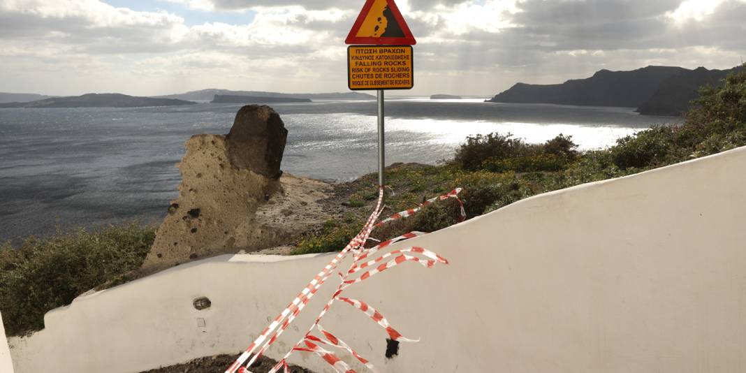 Santorini Adası'nda sismik hareketlilik paniği: Binlerce kişi adayı terk etti 2