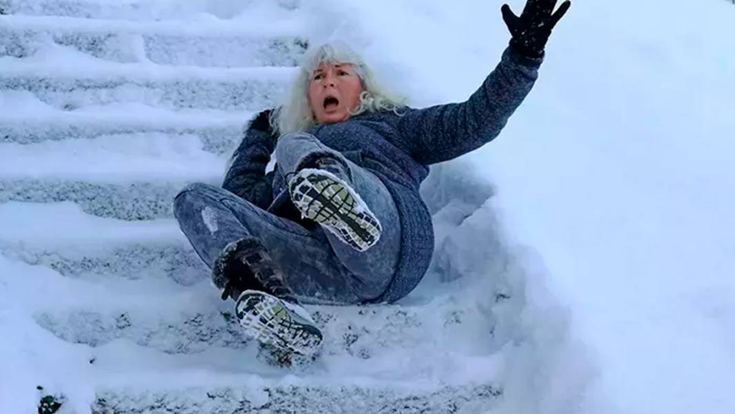 Kaygan zeminlere dikkat! Kış aylarında düşme riskini azaltmanın 5 etkili yolu 4