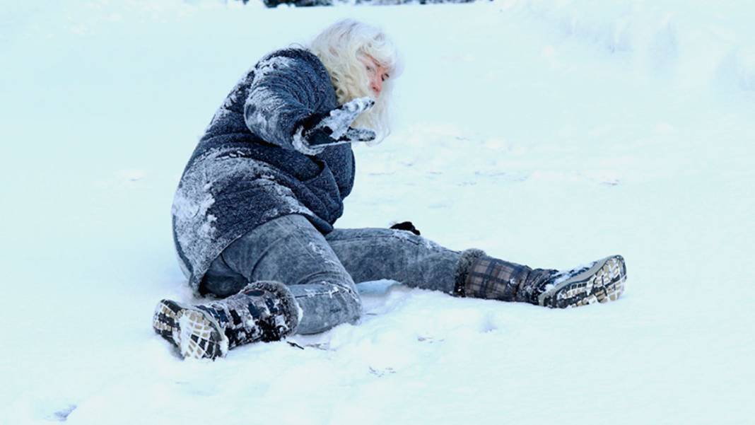 Kaygan zeminlere dikkat! Kış aylarında düşme riskini azaltmanın 5 etkili yolu 1