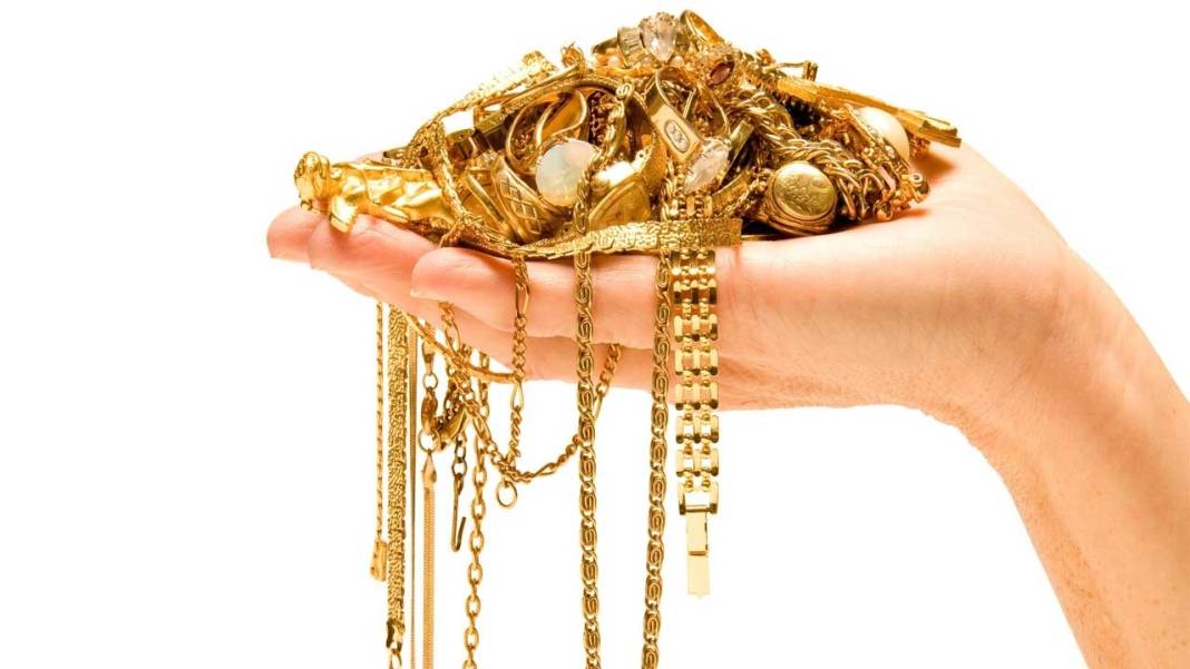 Düğümlenen takıları çözmenin kolay yolu ortaya çıktı: Basit çözümlerle takılarınız yeniden kullanıma hazır! 1