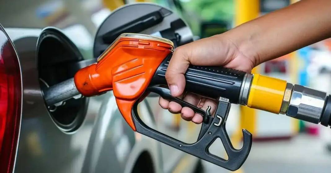 Akaryakıta indirim yolda! Pompaya yansıyacağı gün belli oldu 6