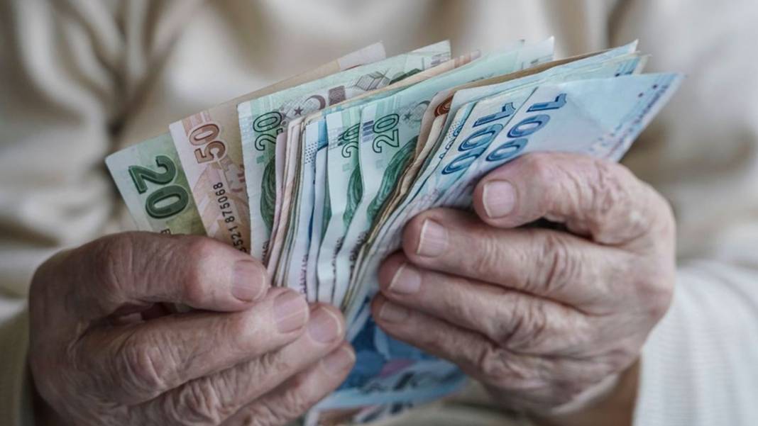 Özgür Erdursun'dan emekli maaşı ile ilgili dikkat çeken açıklama: Böyle giderse... 3