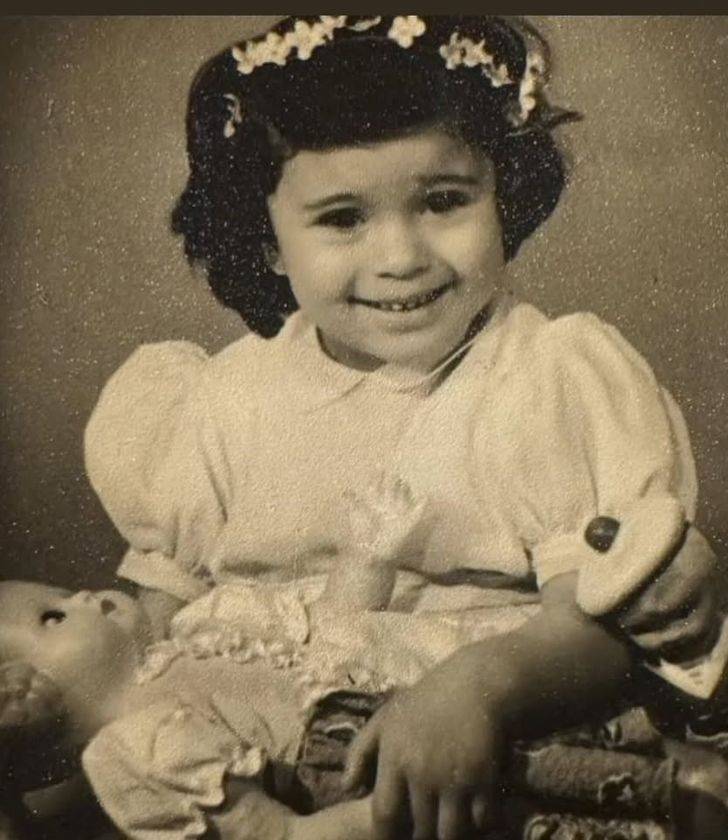 Ünlülerden 23 nisan paylaşımı: Bazı ünlüler kendi çocukluk fotoğrafını paylaştı 13