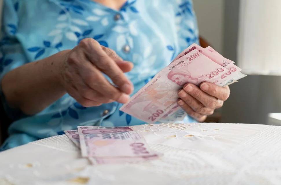 Özgür Erdursun'dan emekli maaşı ile ilgili dikkat çeken açıklama: Böyle giderse... 8