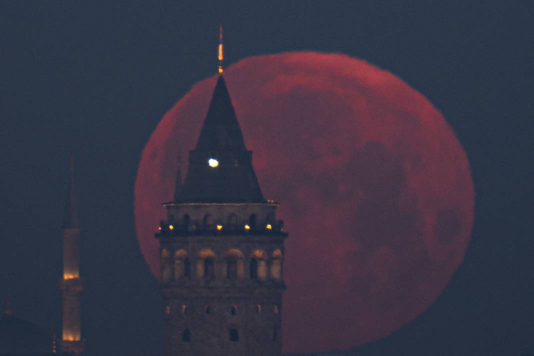 İstanbul'da kartpostallık manzara: Dolunay megakenti aydınlattı 6