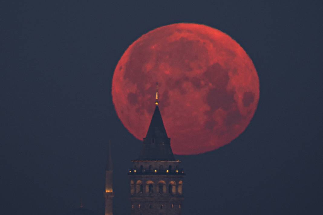 İstanbul'da kartpostallık manzara: Dolunay megakenti aydınlattı 5