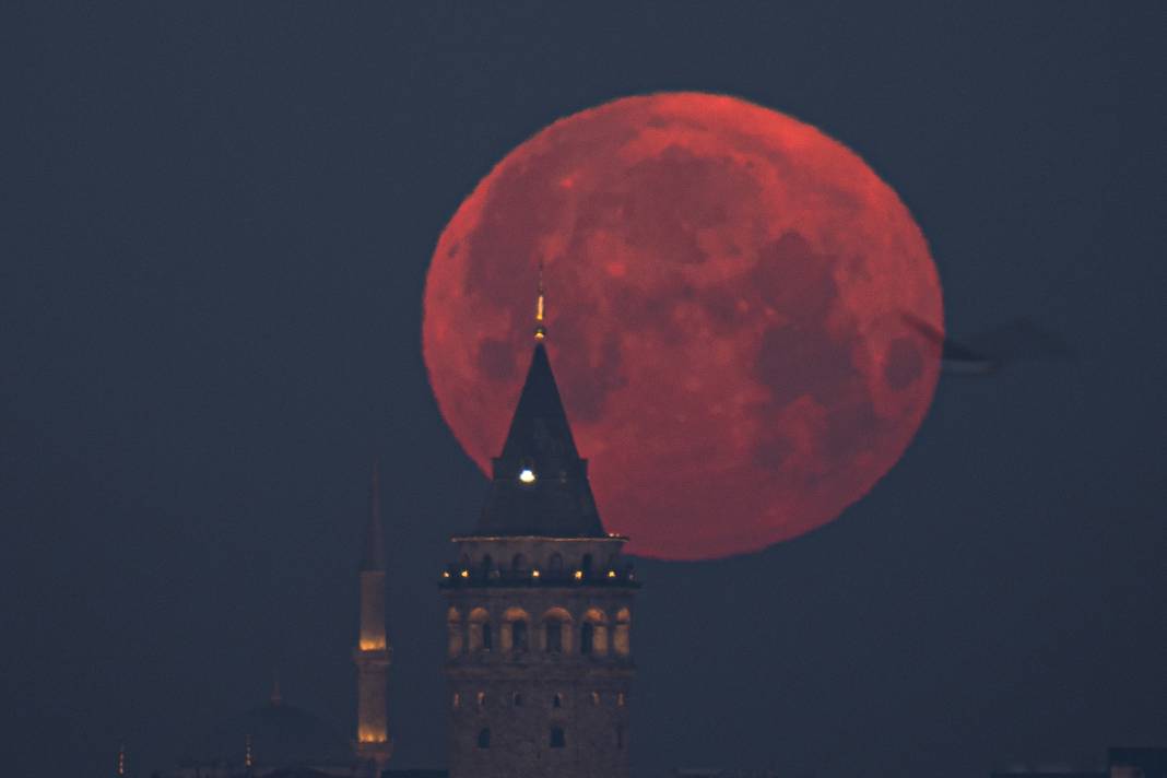 İstanbul'da kartpostallık manzara: Dolunay megakenti aydınlattı 3