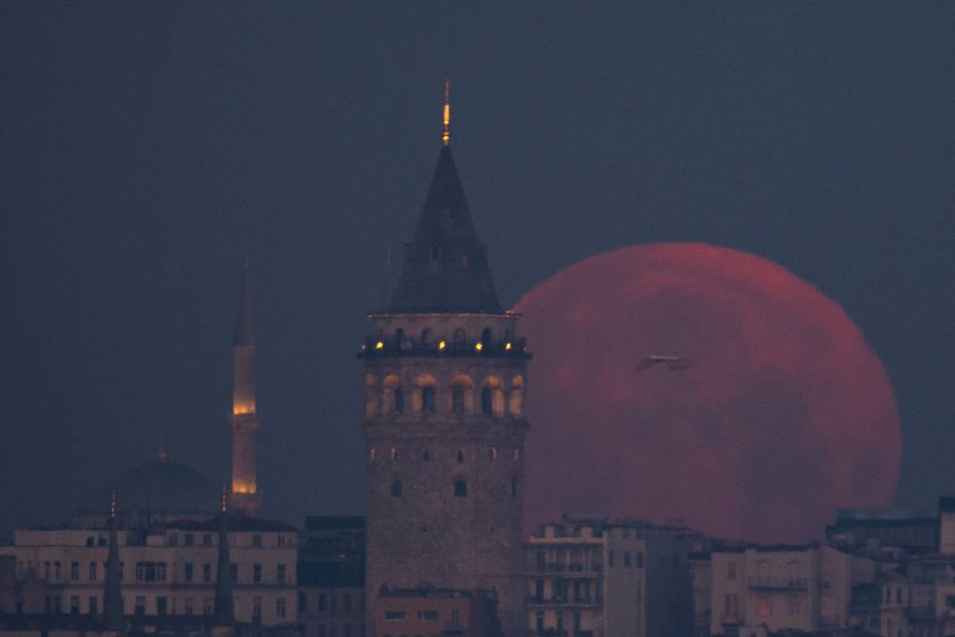 İstanbul'da kartpostallık manzara: Dolunay megakenti aydınlattı 4