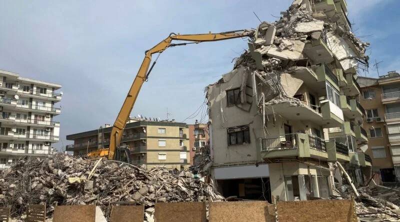 Mert Başaran: Dolarla değil molozla zengin olacaksınız 7