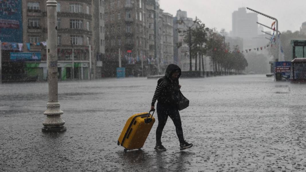 AKOM İstanbul'u saat vererek uyardı! Sakın dışarı çıkmayın 16