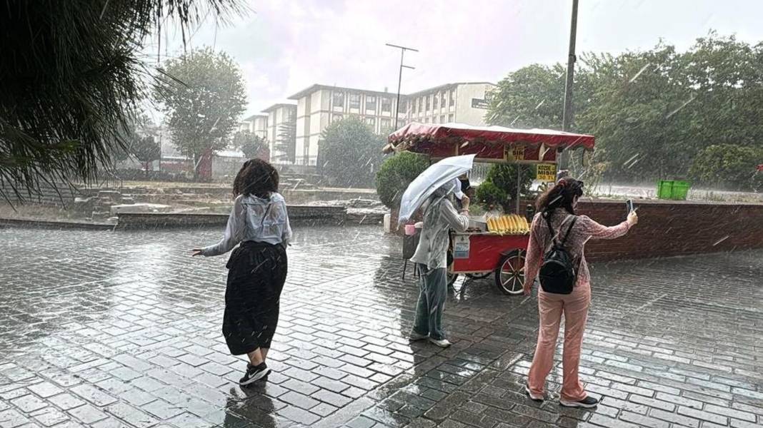 AKOM İstanbul'u saat vererek uyardı! Sakın dışarı çıkmayın 15
