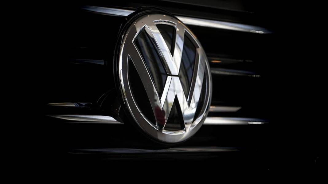 Alman otomotiv devlerinden kar uyarısı: Volkswagen ve Mercedes-Benz, 2025'e düşüşle girdi 1