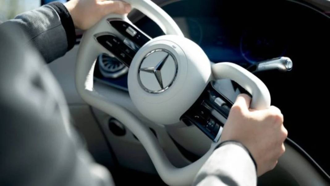 Alman otomotiv devlerinden kar uyarısı: Volkswagen ve Mercedes-Benz, 2025'e düşüşle girdi 2