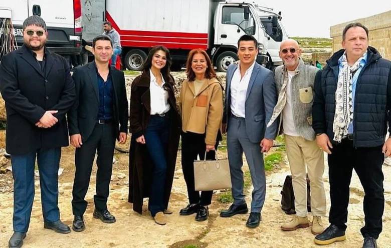 Uzak Şehir dizisi setine ünlü akını 5