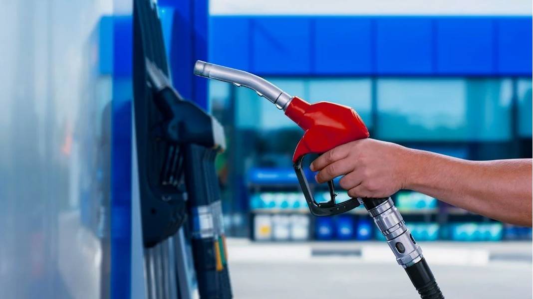Benzine zam geldi motorine zam yolda! Akaryakıt alacaklar dikkat 4