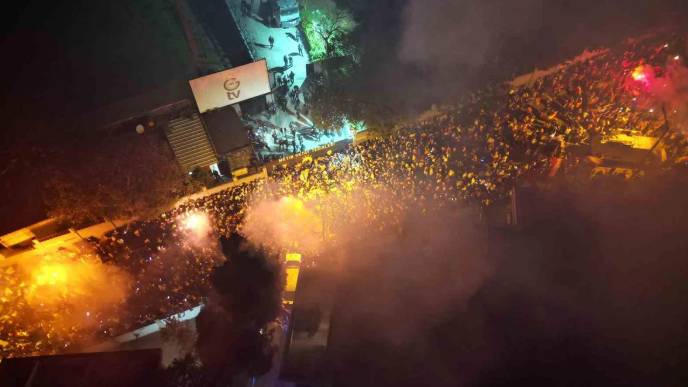 Galatasaray'dan şampiyonluk sevinci: Sokaklar sarı kırmızıya boyandı 8