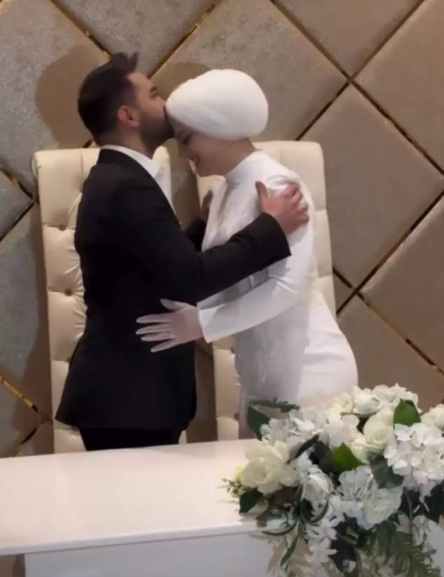 Kadir Ezildi evlendi: 500 bin TL nişan harcaması yapmıştı! Her anını paylaştı 1