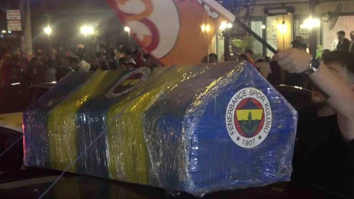 Galatasaray'dan şampiyonluk sevinci: Sokaklar sarı kırmızıya boyandı 6