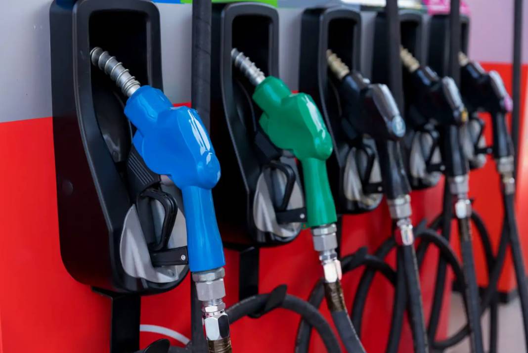 Benzine zam geldi motorine zam yolda! Akaryakıt alacaklar dikkat 3