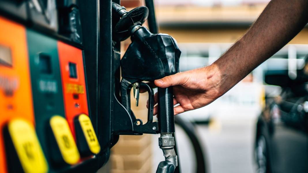 Benzine zam geldi motorine zam yolda! Akaryakıt alacaklar dikkat 6