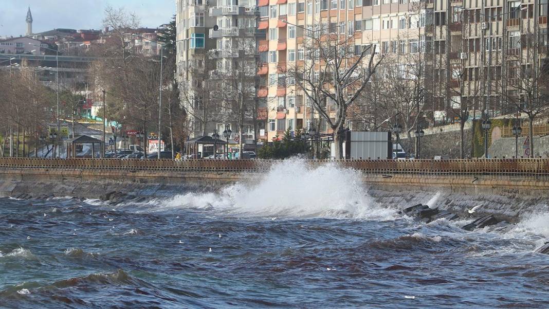 AKOM İstanbul'u saat vererek uyardı! Sakın dışarı çıkmayın 12