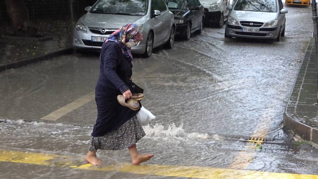 Meteoroloji 28 il için sarı kodla uyardı: Yaz yağmuru sanıp t-shirt ile yakalanmayın! 7