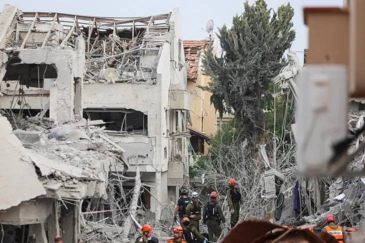 İran'ın vurduğu Tel Aviv'de hasar gün ağarınca ortaya çıktı 20