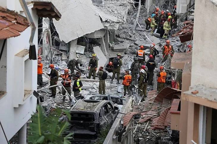 İran'ın vurduğu Tel Aviv'de hasar gün ağarınca ortaya çıktı 19