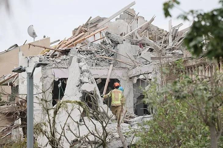 İran'ın vurduğu Tel Aviv'de hasar gün ağarınca ortaya çıktı 17