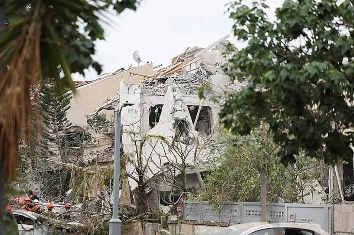 İran'ın vurduğu Tel Aviv'de hasar gün ağarınca ortaya çıktı 12