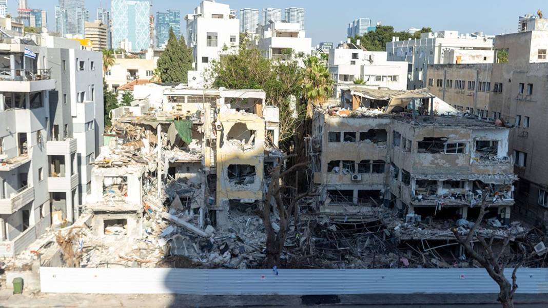 İran'ın füze yağdırdığı Tel Aviv'in son görüntüleri ortaya çıktı 12