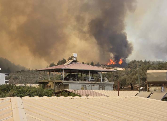 Hatay, Bilecik ve İzmir yangınlarında son durumu Ali Yerlikaya açıkladı: 50 bin vatandaşımız güvenli bölgelere alındı 10