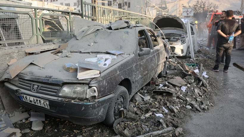 İsrail’in İran operasyonu sonrası ilk görüntüler: Sokaklar harabeye döndü 12