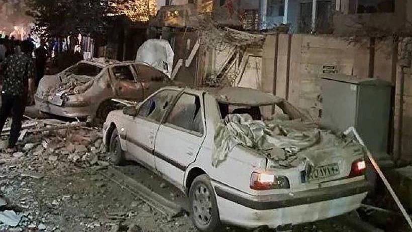 İsrail’in İran operasyonu sonrası ilk görüntüler: Sokaklar harabeye döndü 13