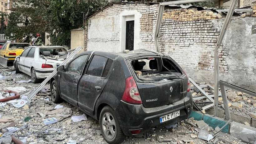 İsrail’in İran operasyonu sonrası ilk görüntüler: Sokaklar harabeye döndü 10