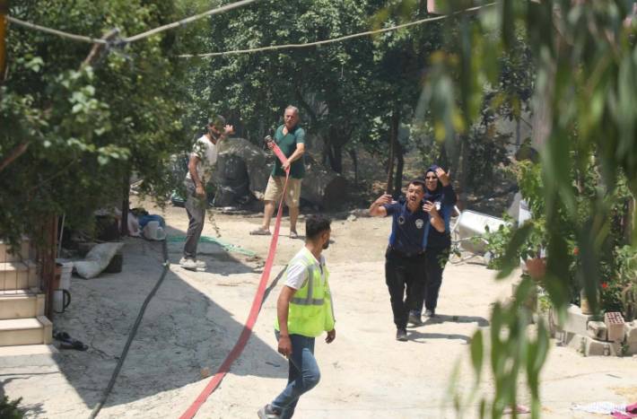 Hatay, Bilecik ve İzmir yangınlarında son durumu Ali Yerlikaya açıkladı: 50 bin vatandaşımız güvenli bölgelere alındı 3