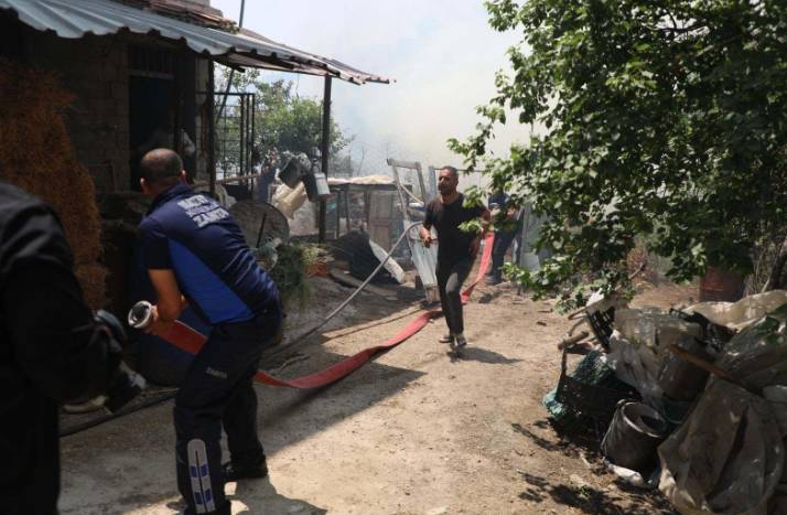 Hatay, Bilecik ve İzmir yangınlarında son durumu Ali Yerlikaya açıkladı: 50 bin vatandaşımız güvenli bölgelere alındı 1
