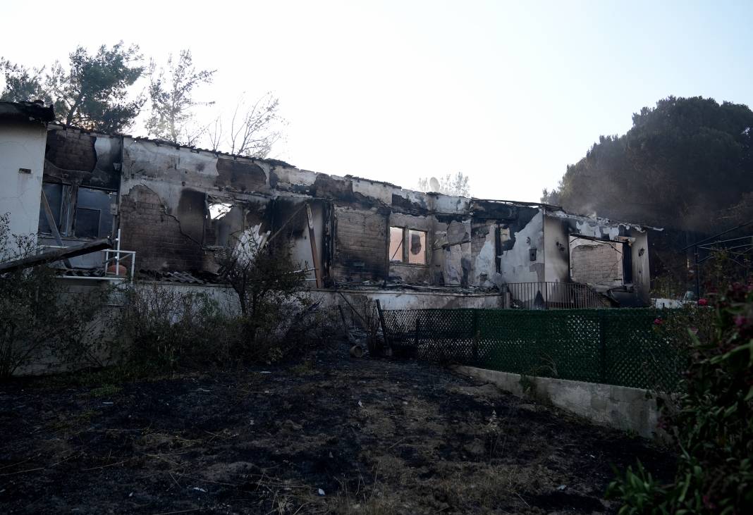 İzmir'de yangın felaketi: Seferihisar'da yazlık siteler küle döndü 2