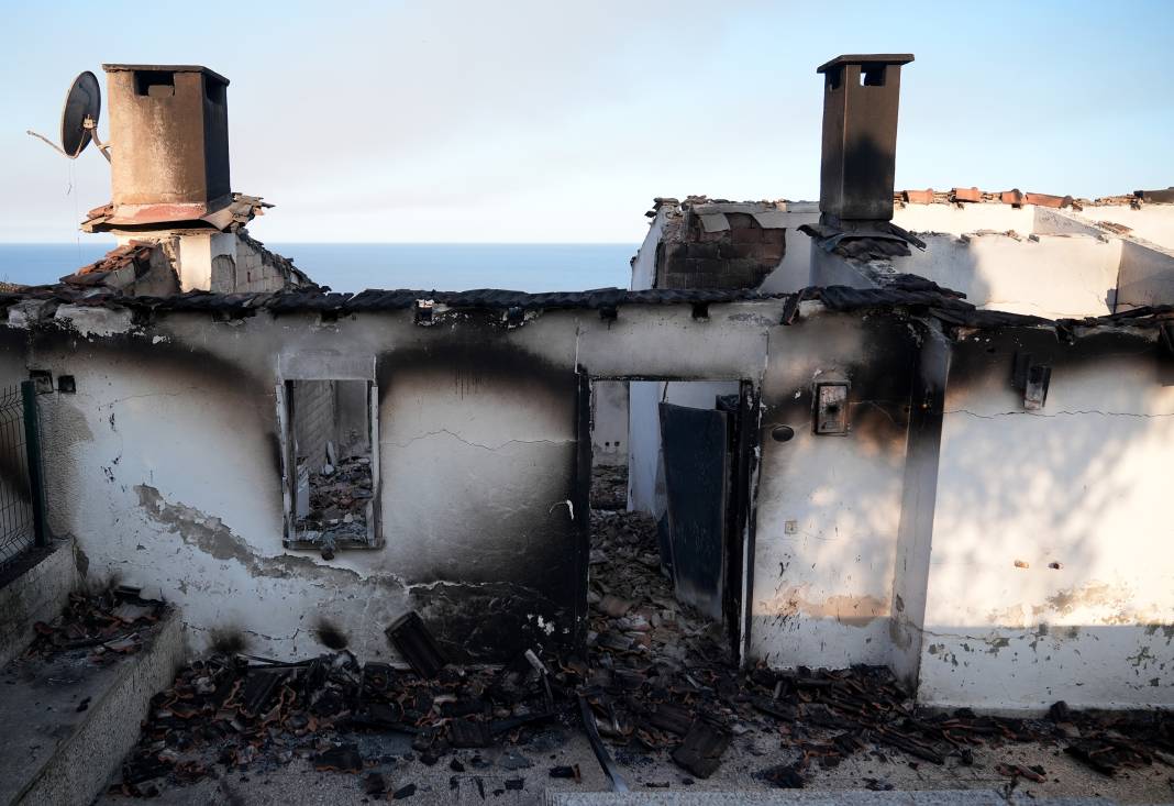 İzmir'de yangın felaketi: Seferihisar'da yazlık siteler küle döndü 3