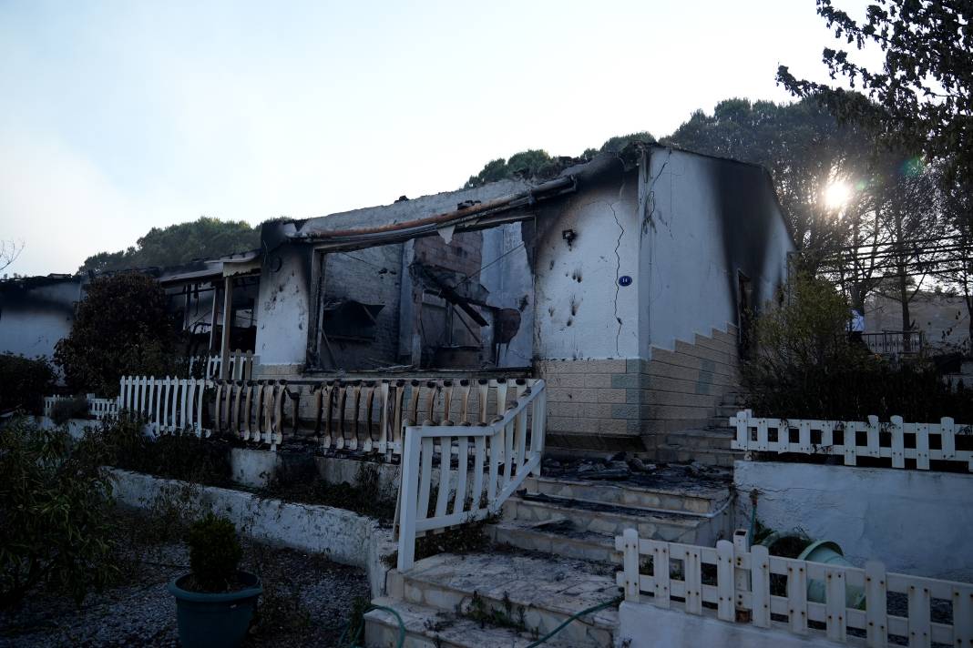 İzmir'de yangın felaketi: Seferihisar'da yazlık siteler küle döndü 5