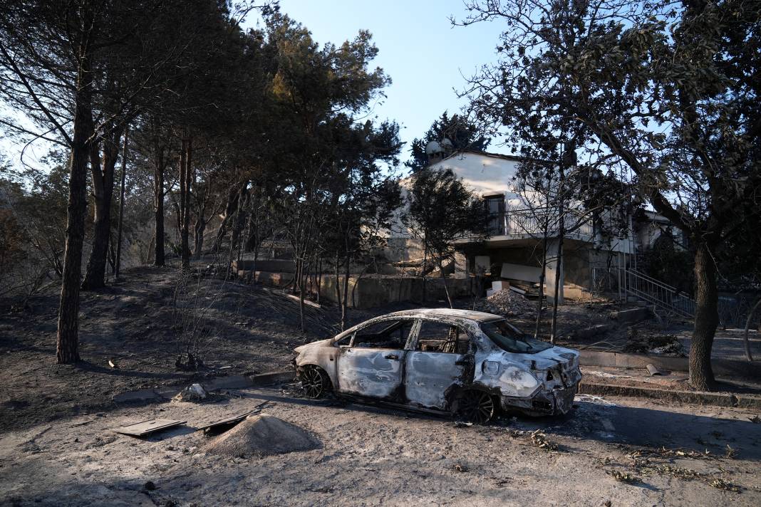 İzmir'de yangın felaketi: Seferihisar'da yazlık siteler küle döndü 7