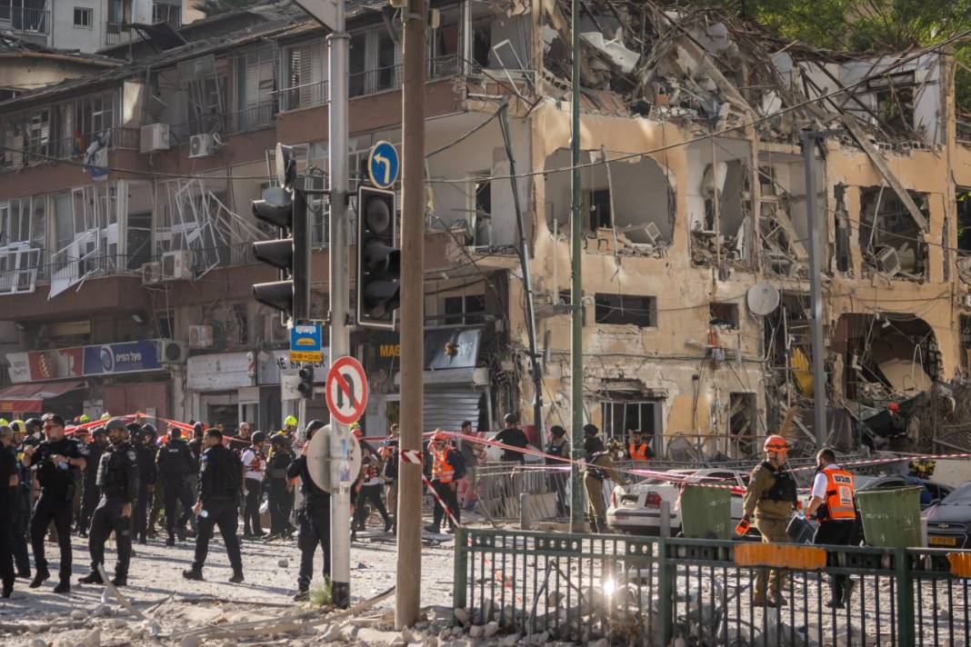 İran'ın füze yağdırdığı Tel Aviv'in son görüntüleri ortaya çıktı 6