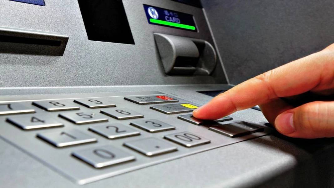 O bankadan flaş karar: ATM'den para çekme limitini değiştirdi 9