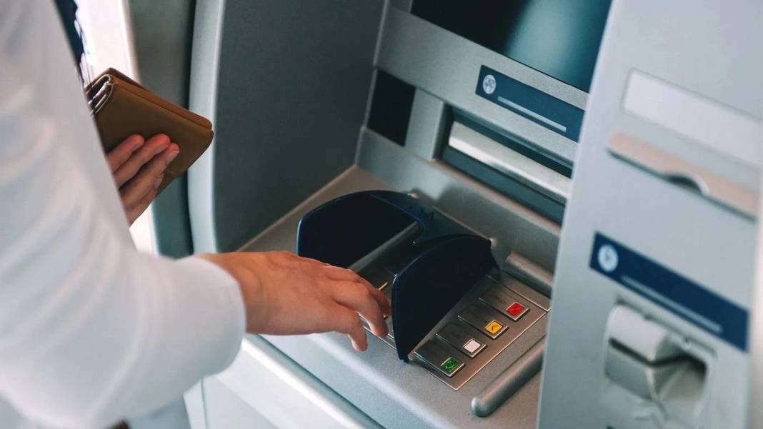 O bankadan flaş karar: ATM'den para çekme limitini değiştirdi 12