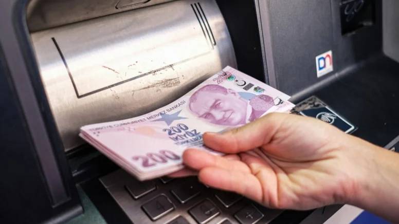 O bankadan flaş karar: ATM'den para çekme limitini değiştirdi 8