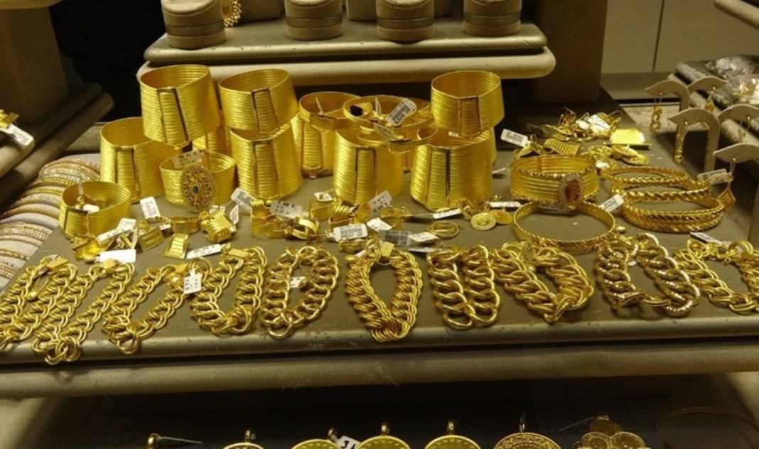 Altın yatırımcısına "perşembe günü" uyarısı: Alınmalı mı satılmalı mı? Uzman isimden kritik açıklama 1