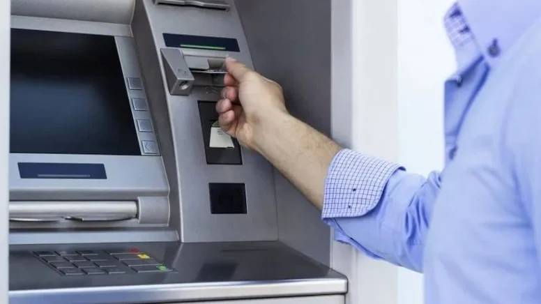 O bankadan flaş karar: ATM'den para çekme limitini değiştirdi 1